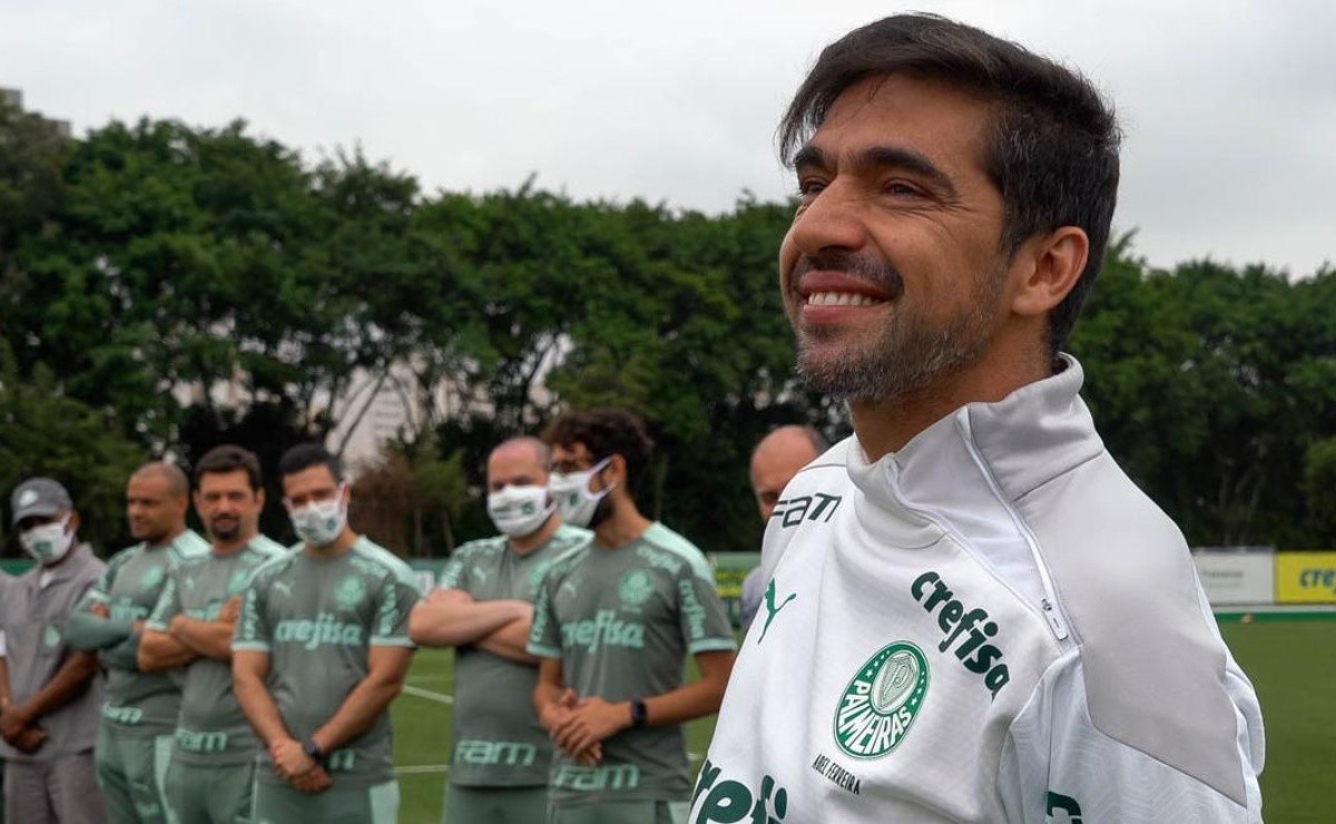Abel se encanta com atacante do Palmeiras e rasga elogios: 