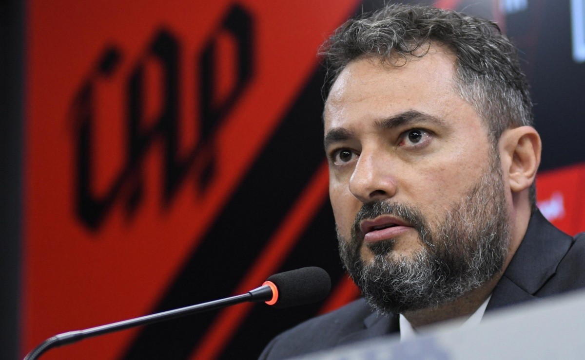 Alexandre Mattos acha brecha contratual e Athletico fica a um passo de fechar com reforço de peso - Bolavip Brasil