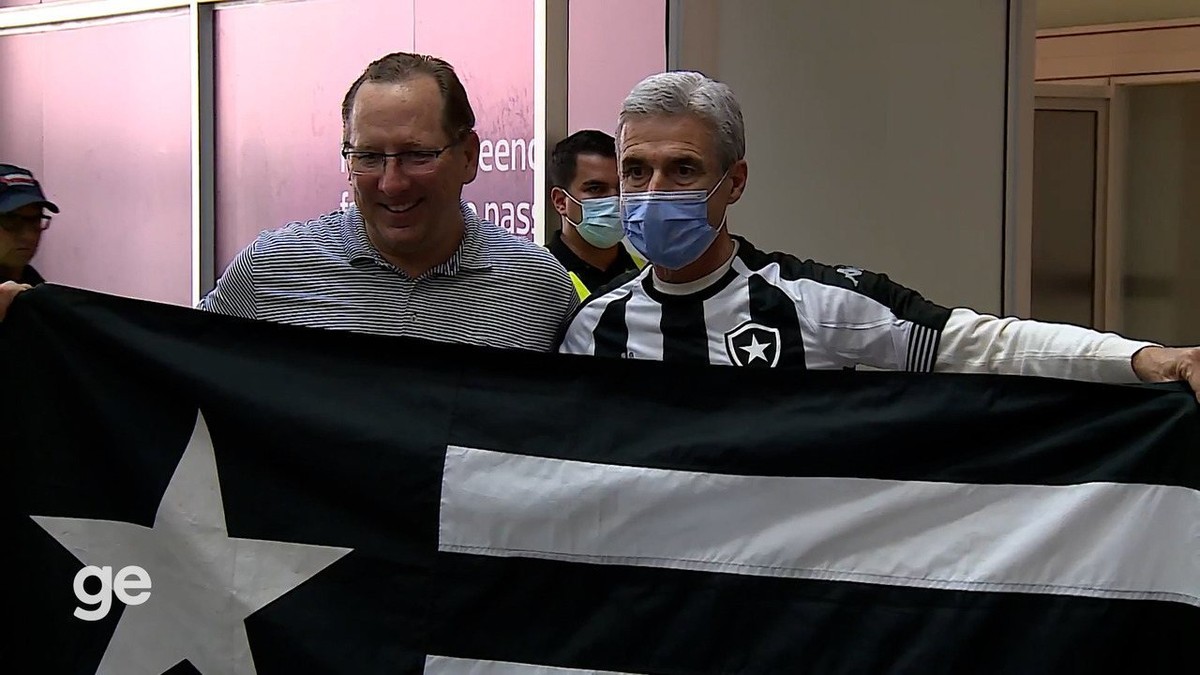 Ao lado de Textor, Luís Castro desembarca no Rio e irá ao Maracanã para Fluminense x Botafogo - Globo.com
