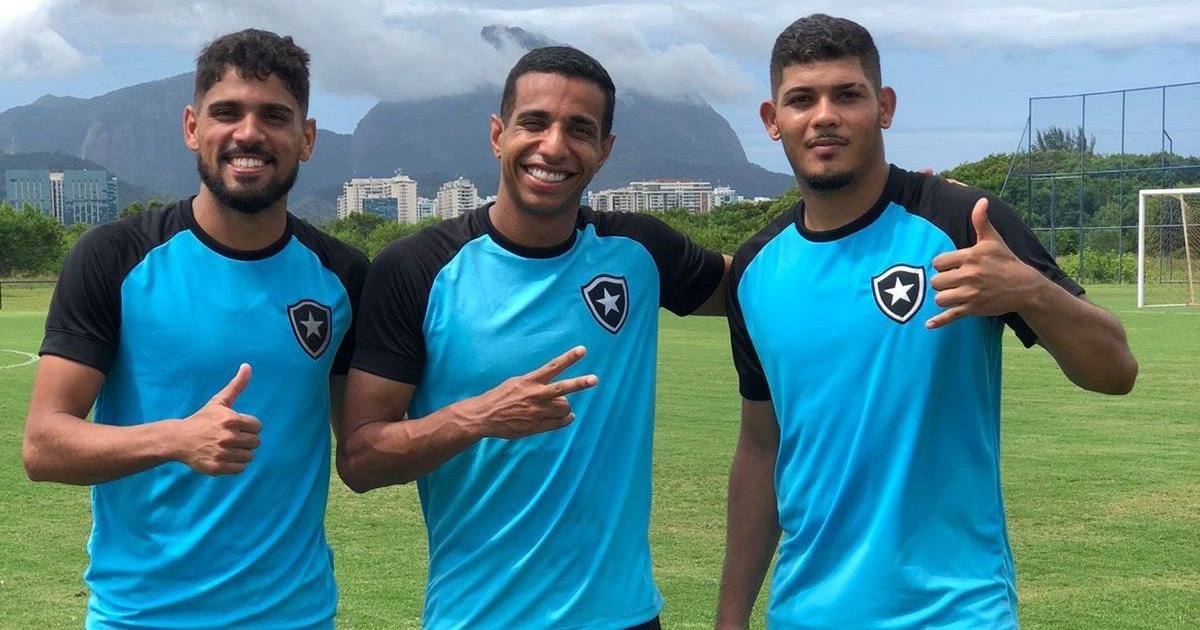 Após dois dias no Nilton Santos, Botafogo treina no Clube da Aeronáutica sob o comando de Luís Castro - FogãoNET