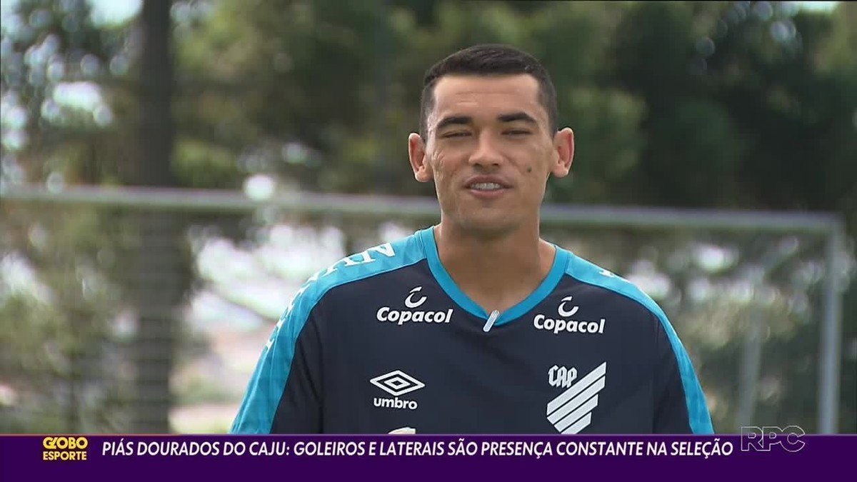 Após longa negociação, Flamengo chega a um acerto com Athletico e contrata goleiro Santos - Globo.com