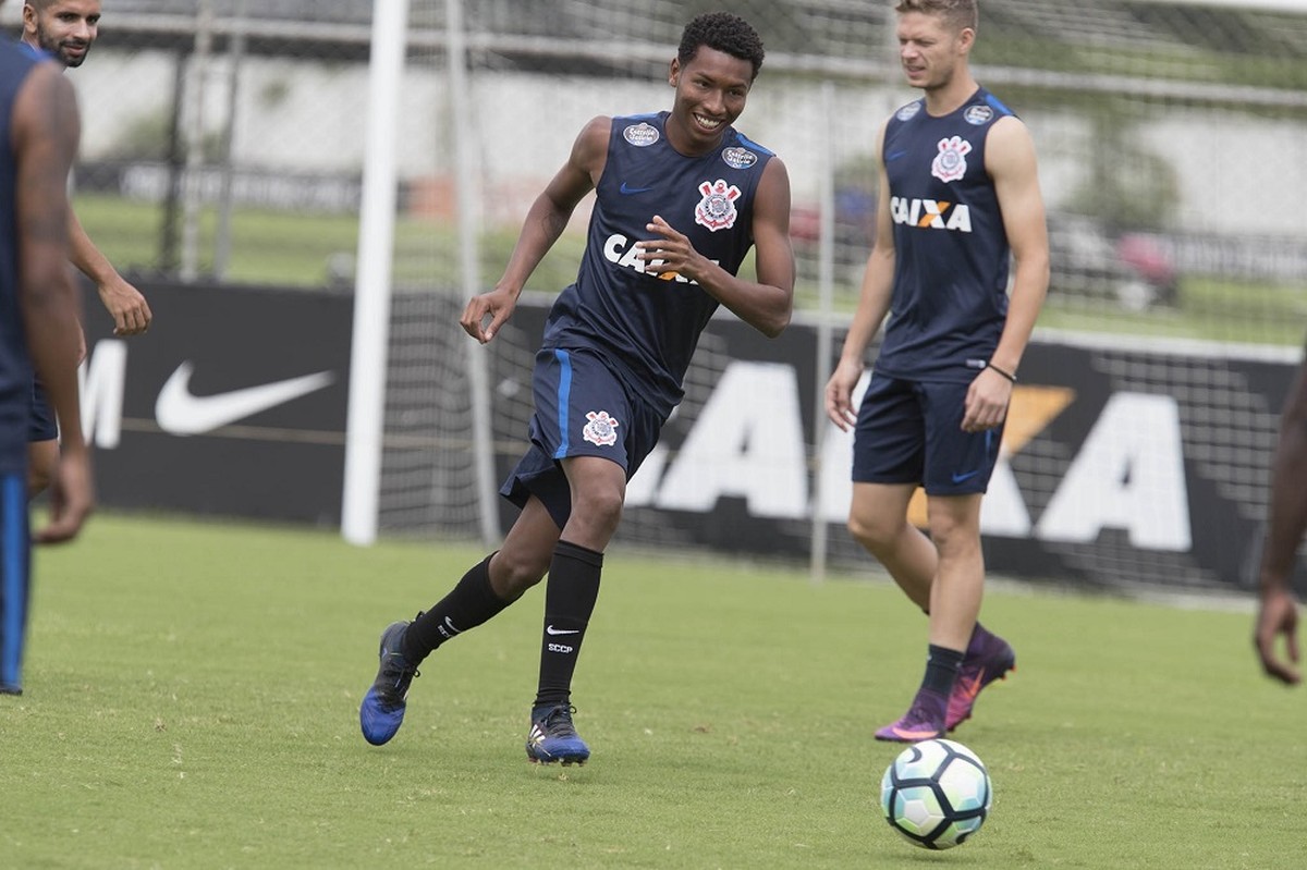 Após seis anos e dois jogos, Ameixa cobra meio milhão de reais do Corinthians na Justiça - Globo.com