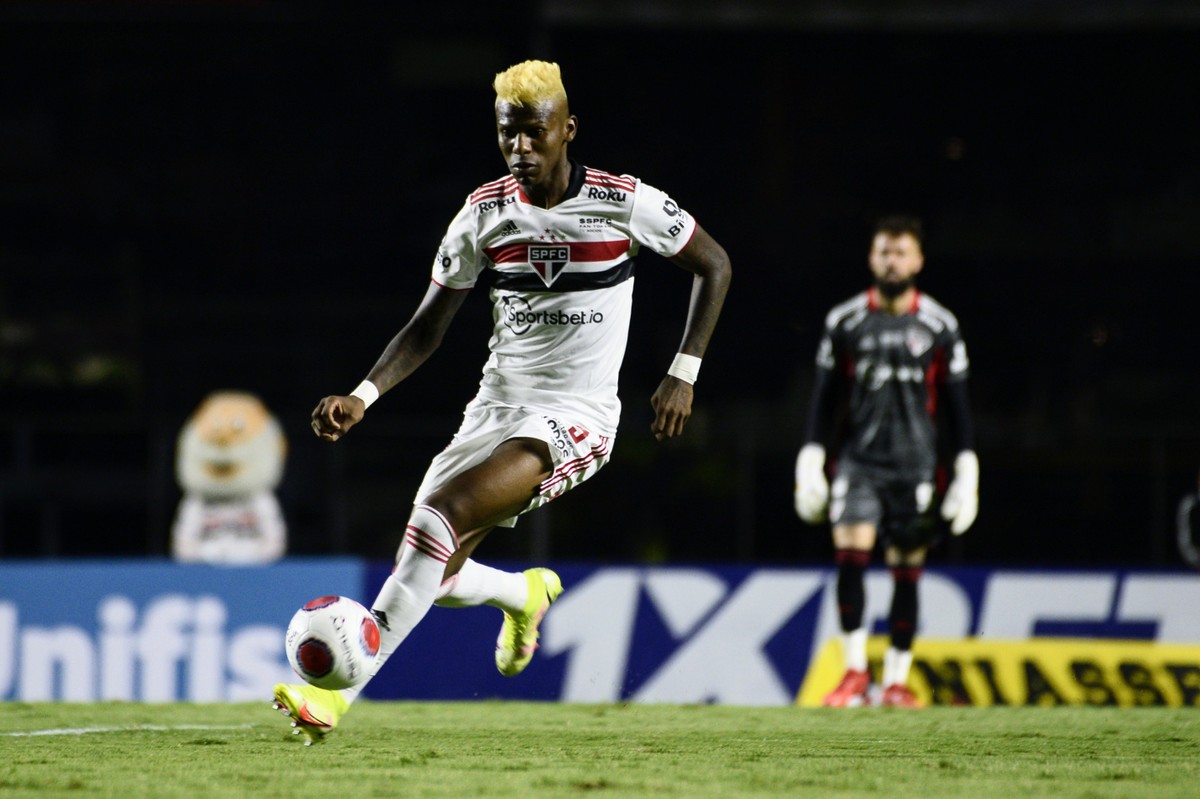 Arboleda falta a treino no São Paulo e será multado pela diretoria - Globo.com