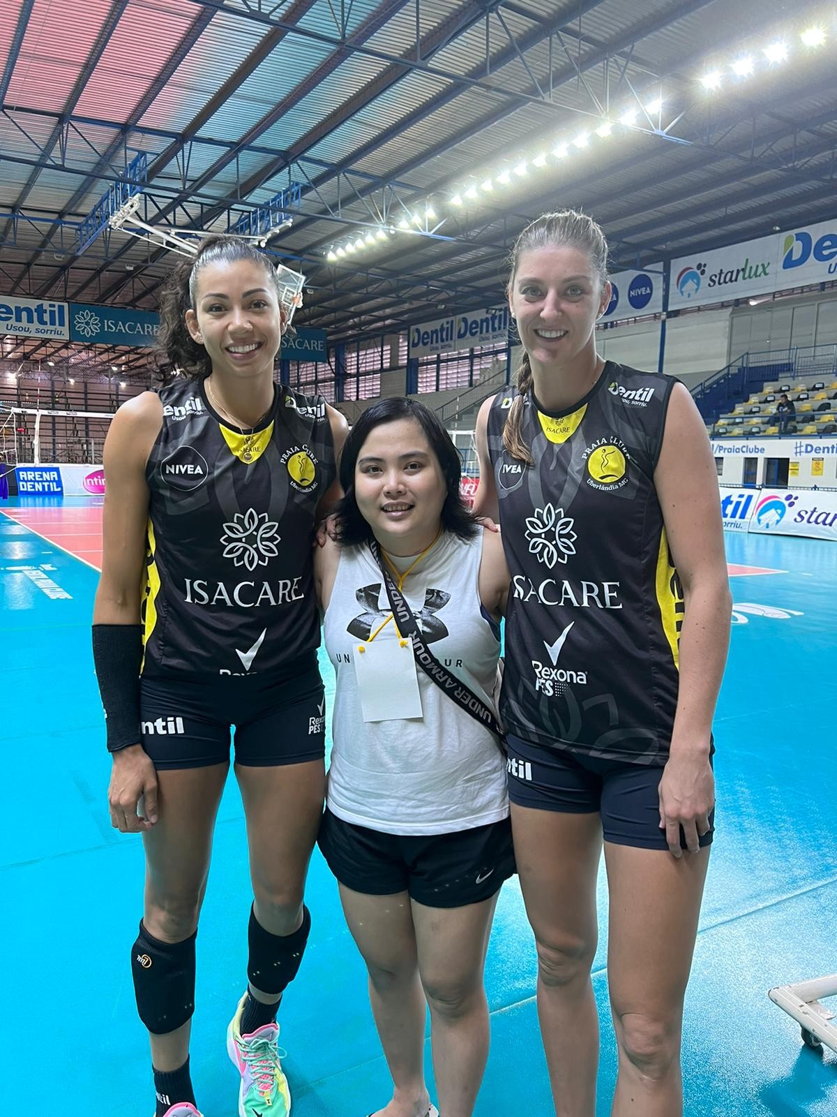 Australiana viaja 39 horas para ver Praia Clube na Superliga: “Brasileira de coração” - Globo.com