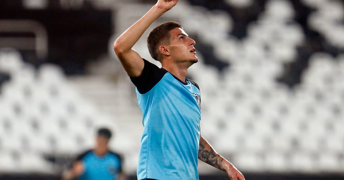 Autor do primeiro gol no jogo-treino, Romildo ressalta ‘ideias novas’ de Luís Castro no Botafogo: ‘Esperamos - FogãoNET