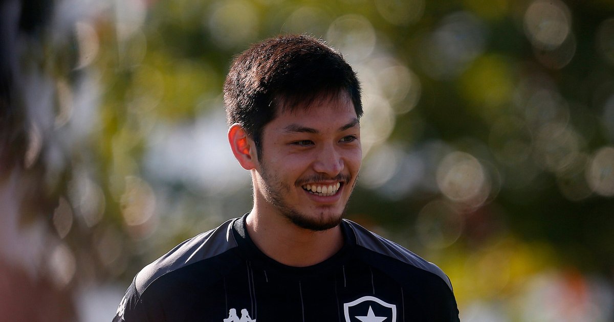 Botafogo resolve pendências do ano passado, e Luís Oyama assina contrato até o fim de 2025 - FogãoNET