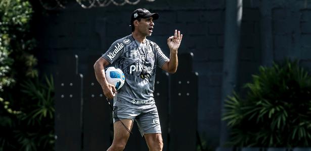 Bustos testa Santos com duas novidades para enfrentar a Universidad (EQU) - UOL Esporte