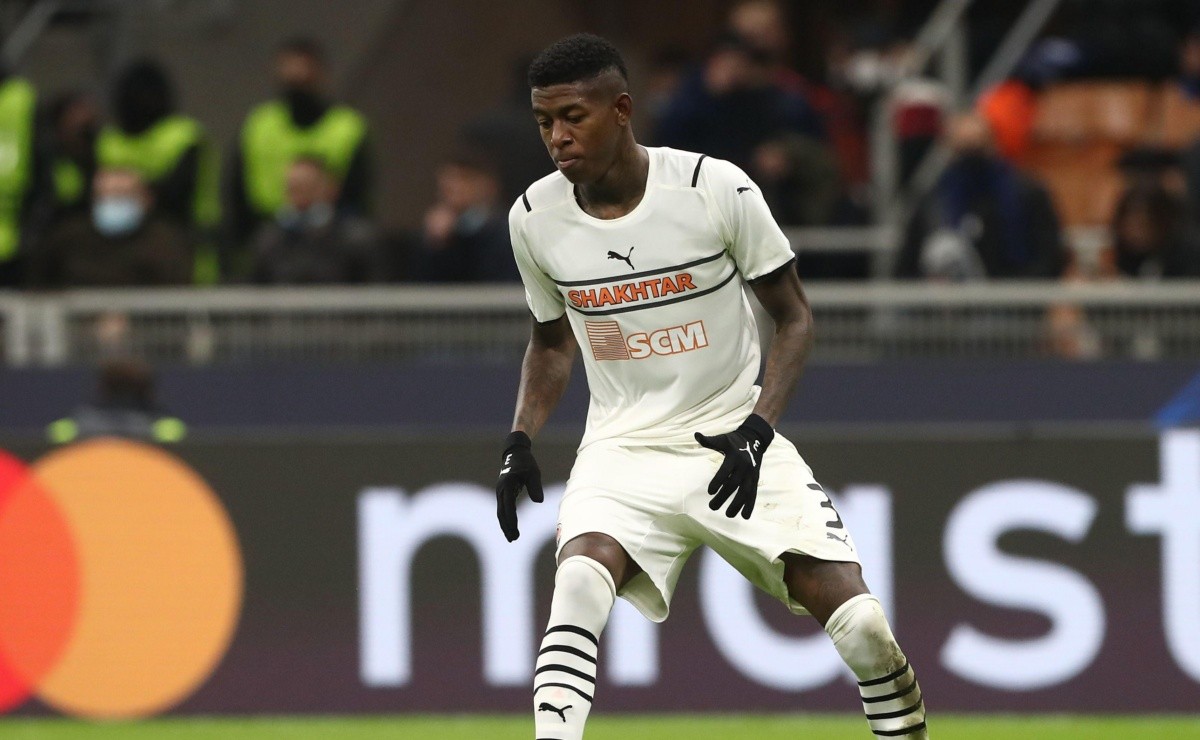 Com contrato de três meses, Vitão é apresentado em gigante brasileiro - Somos Fanáticos Brasil