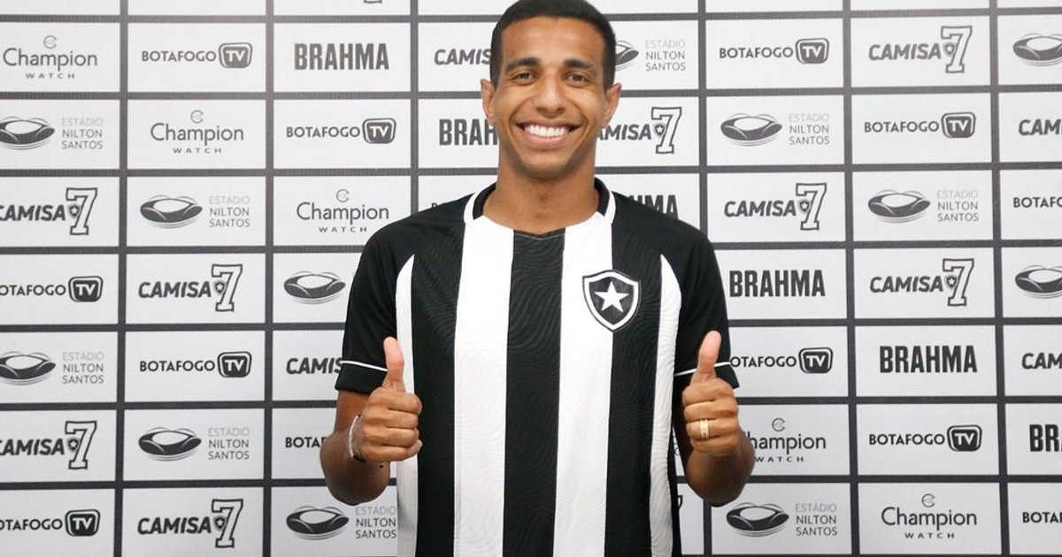Com novo uniforme provisório do Botafogo, Victor Sá se apresenta: ‘Serão anos de sucesso para a gente’ - FogãoNET