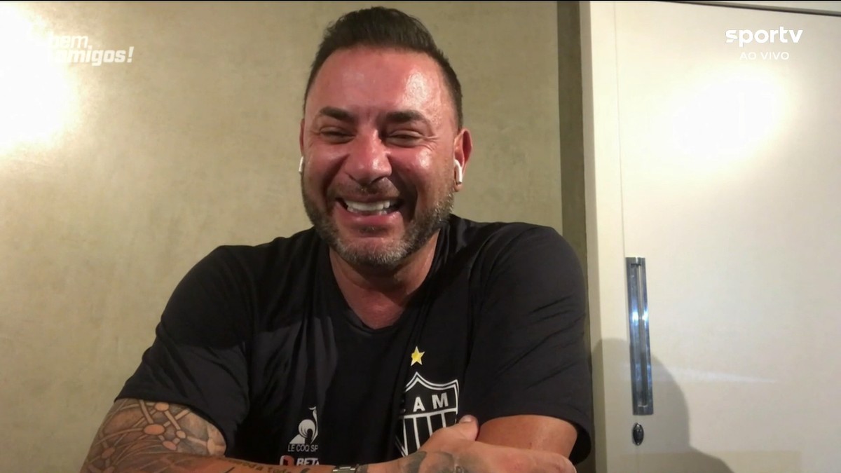 Com sorriso largo, Turco Mohamed comenta espírito de trabalho no Atlético-MG: 