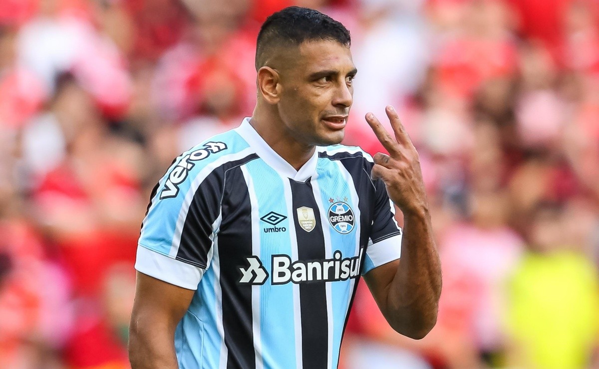 Companheiro ou concorrente para Diego Souza: Grêmio encaminha contratação de atacante para disputa da Série B - Bolavip Brasil