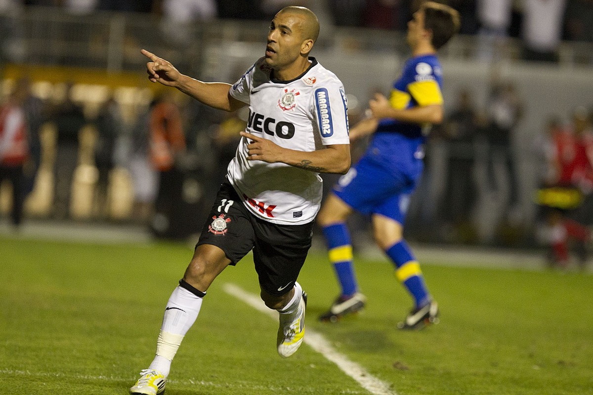 Corinthians quer aproveitar jogo contra o Boca para lançar camisa com homenagem a títulos de 2012 - Globo.com