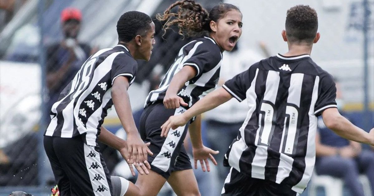 Craque do Botafogo, Giovanna Waksman faz golaço de falta de muito longe em vitória do sub-13; veja - FogãoNET