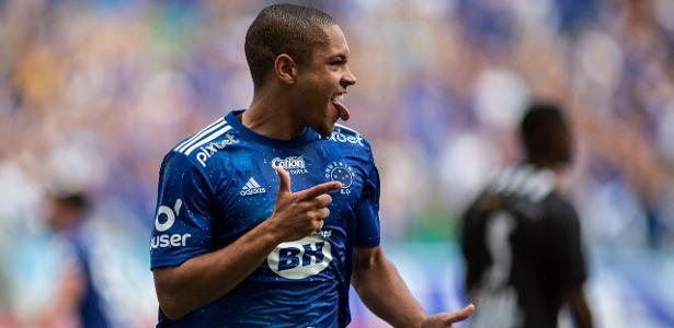 Cruzeiro indica briga por Vitor Roque e critica Mattos, Cury e Athletico - UOL Esporte