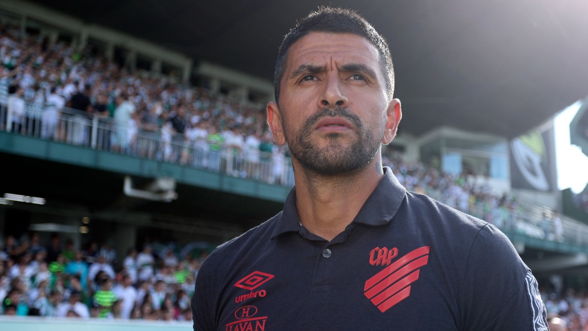 Em estreia como técnico do Athletico, Lucho González lamenta eliminação e afirma: 