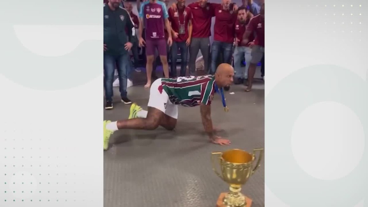 Em festa no vestiário do Fluminense, Felipe Melo imita 