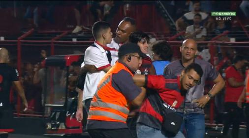 Estreia de Atlético-GO e Flamengo no Brasileirão termina com invasões em campo - LANCE!