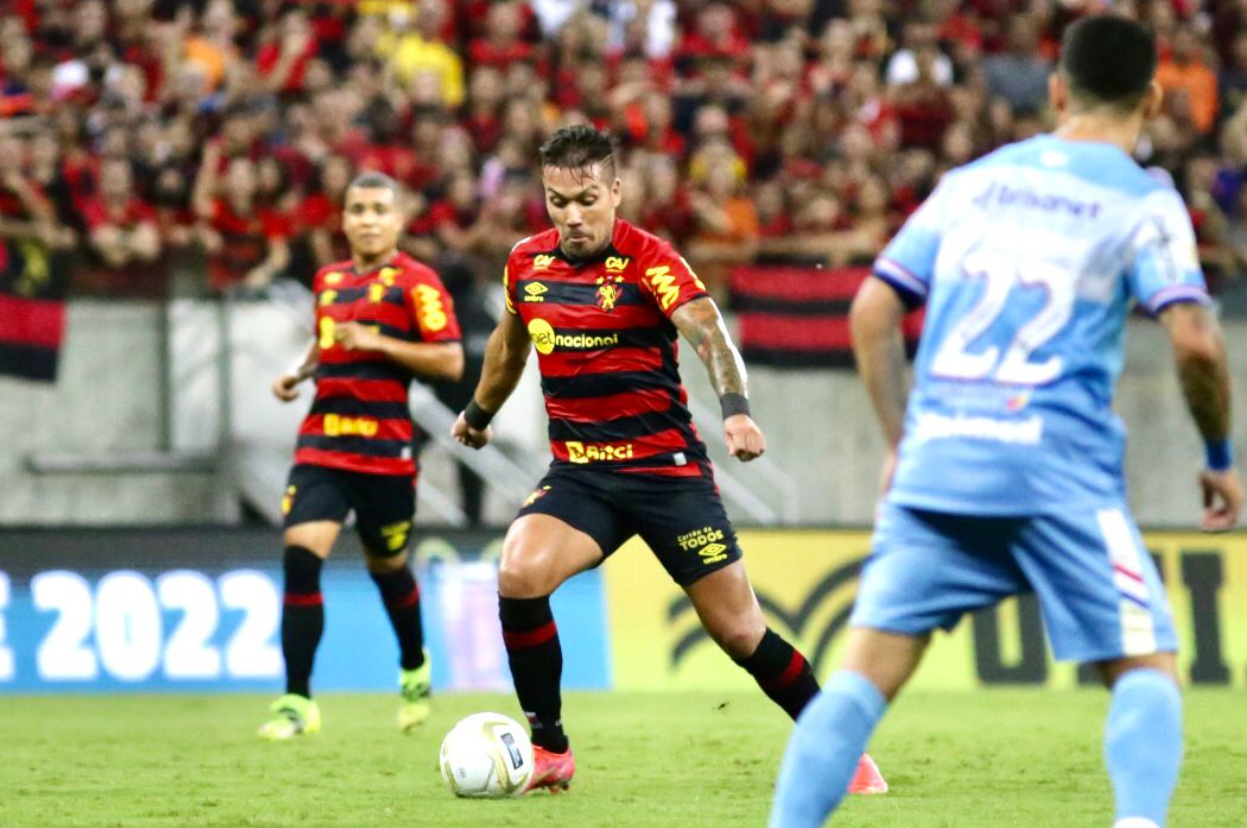 Ex-Santos, Kaio Jorge acompanha final entre Sport e Fortaleza na Arena Pernambuco - Gazeta Esportiva