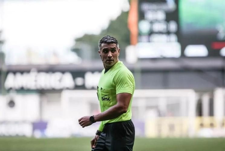 Felipe Fernandes de Lima apita final do Mineiro entre Atlético e Cruzeiro - Rádio Itatiaia