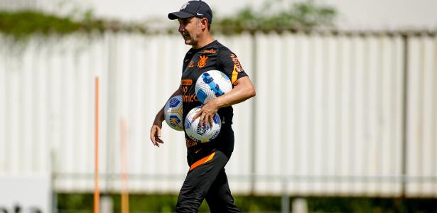 Ivan de volta e Willian poupado: veja como foi o treino do Corinthians - UOL Esporte