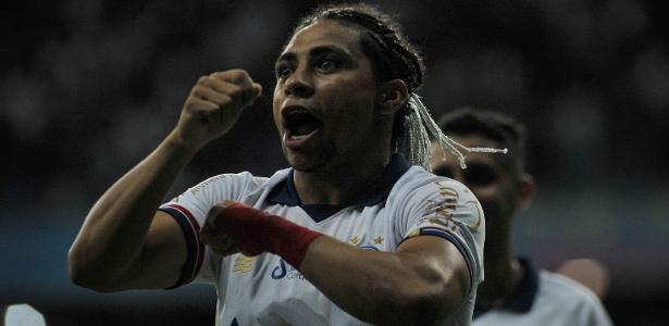 Jacaré marca duas vezes, e Bahia derrota o Cruzeiro na abertura da Série B - UOL Esporte