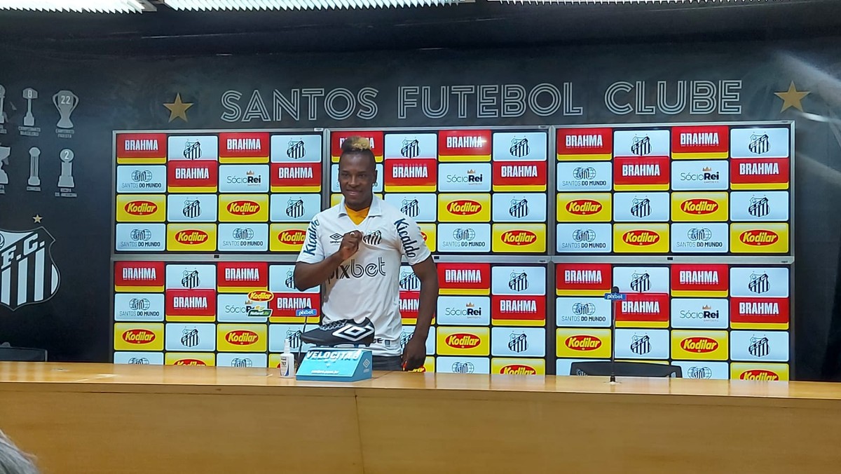 Johan Julio é apresentado e se põe à disposição para estreia do Santos no Brasileirão: 