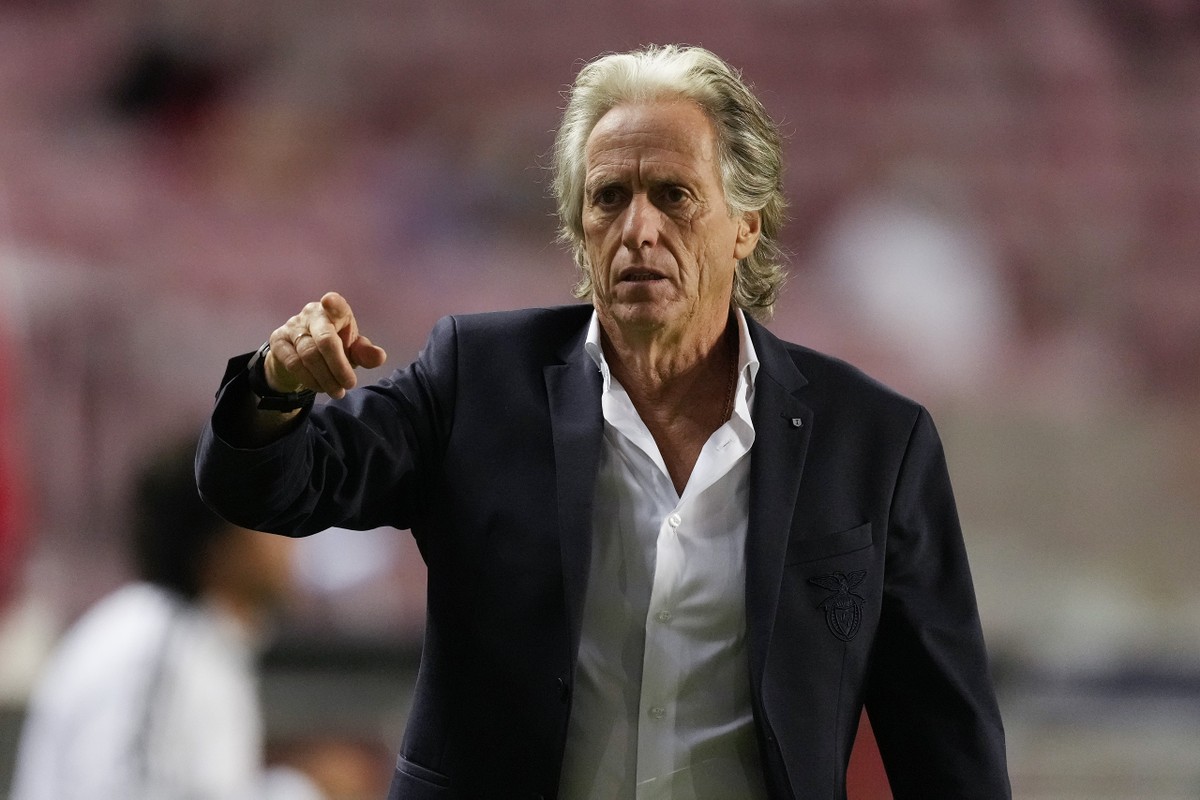 Jorge Jesus assina com Al Nassr, da Arábia Saudita, diz jornal - Globo.com