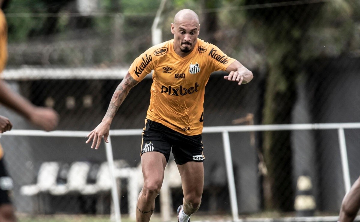 Maicon é apresentado em novo clube e faz análise sobre elenco para 2022 - Somos Fanáticos Brasil