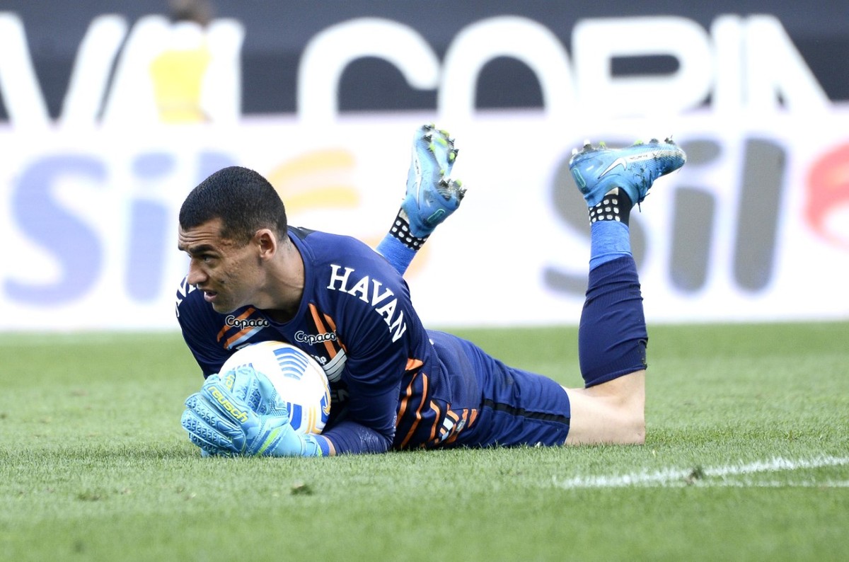 Mau tempo cancela voo e adia chegada do goleiro Santos ao Rio para se apresentar ao Flamengo - Globo.com