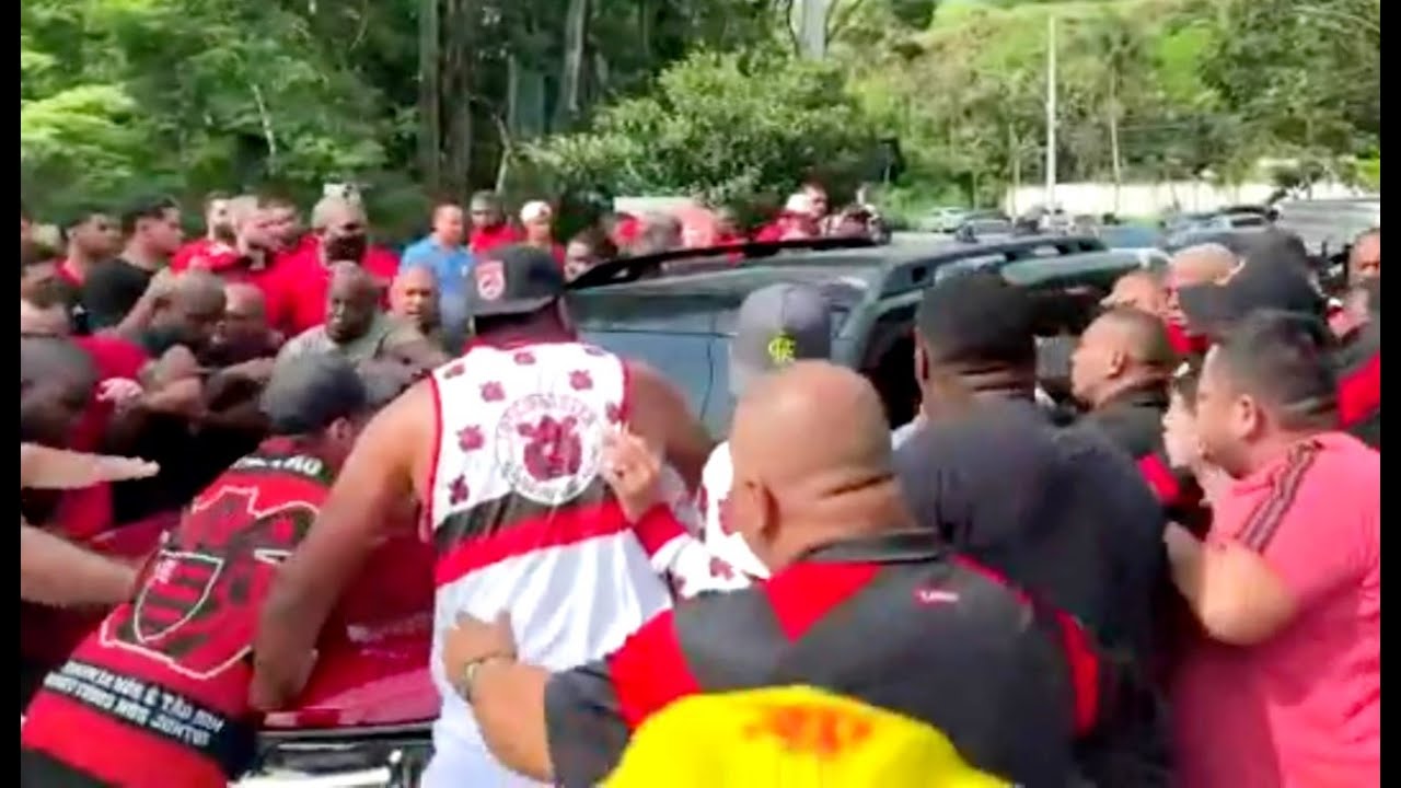 MEU DEUS! OLHA o que torcedores do Flamengo FIZERAM com jogadores em PROTESTO no CT! - Jovem Pan Esportes