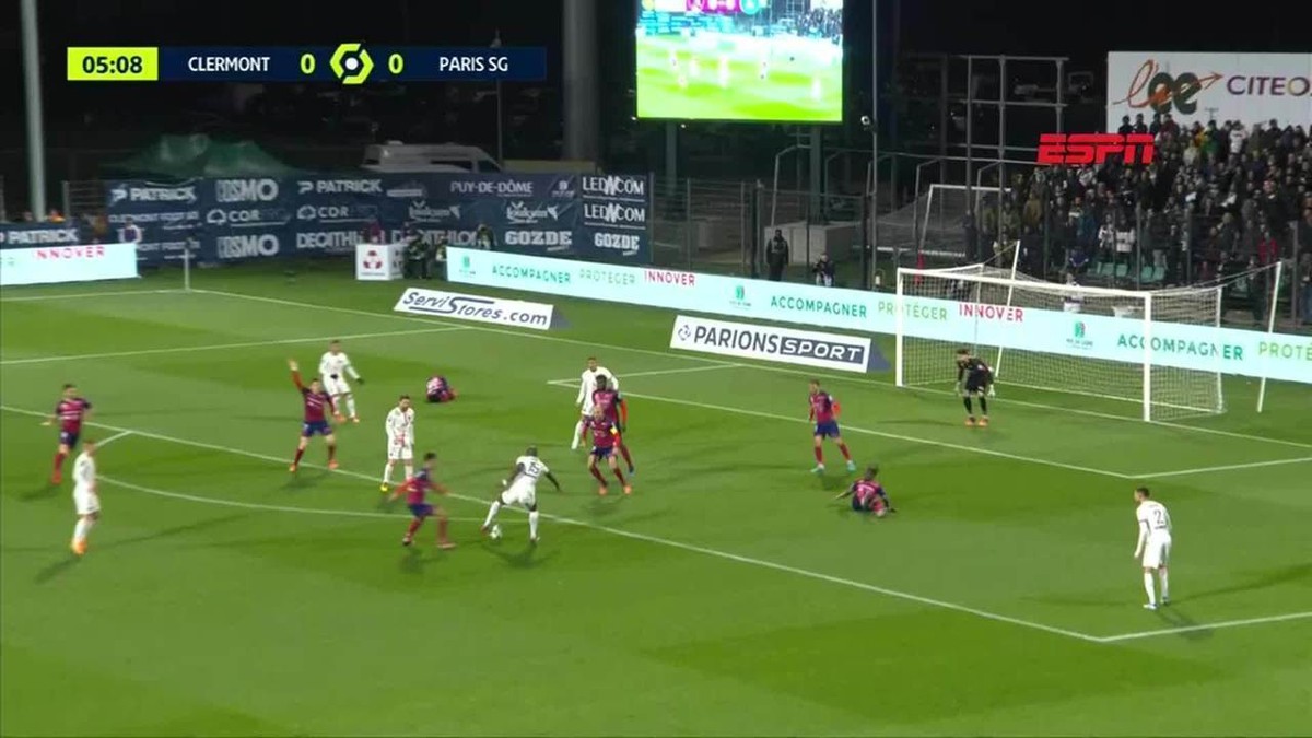 Neymar posa com Messi e Mbappé após goleada do PSG e faz novo post irônico: 