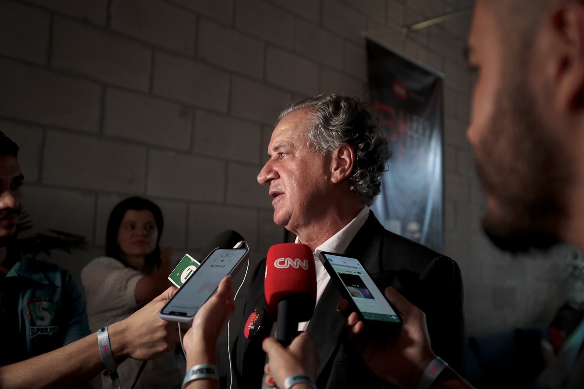 Presidente do Atlético-MG mira outras taças e elogia Hulk: 