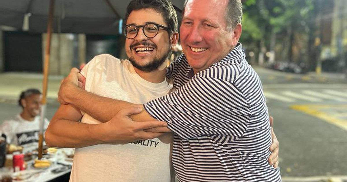 Torcedor do Botafogo se encontra ‘do nada’ com John Textor na rua: ‘Estamos juntos - FogãoNET