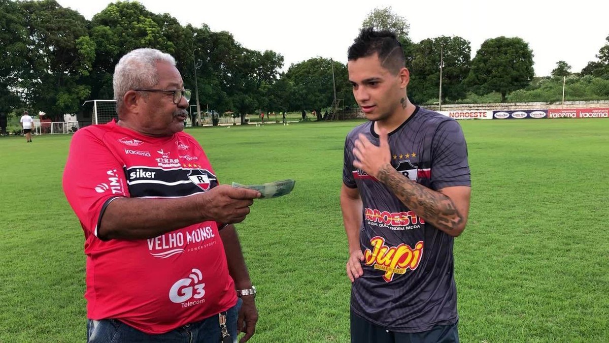 Torcedor surpreende atacante e dá R$ 1 mil por gol da vitória no estadual: 