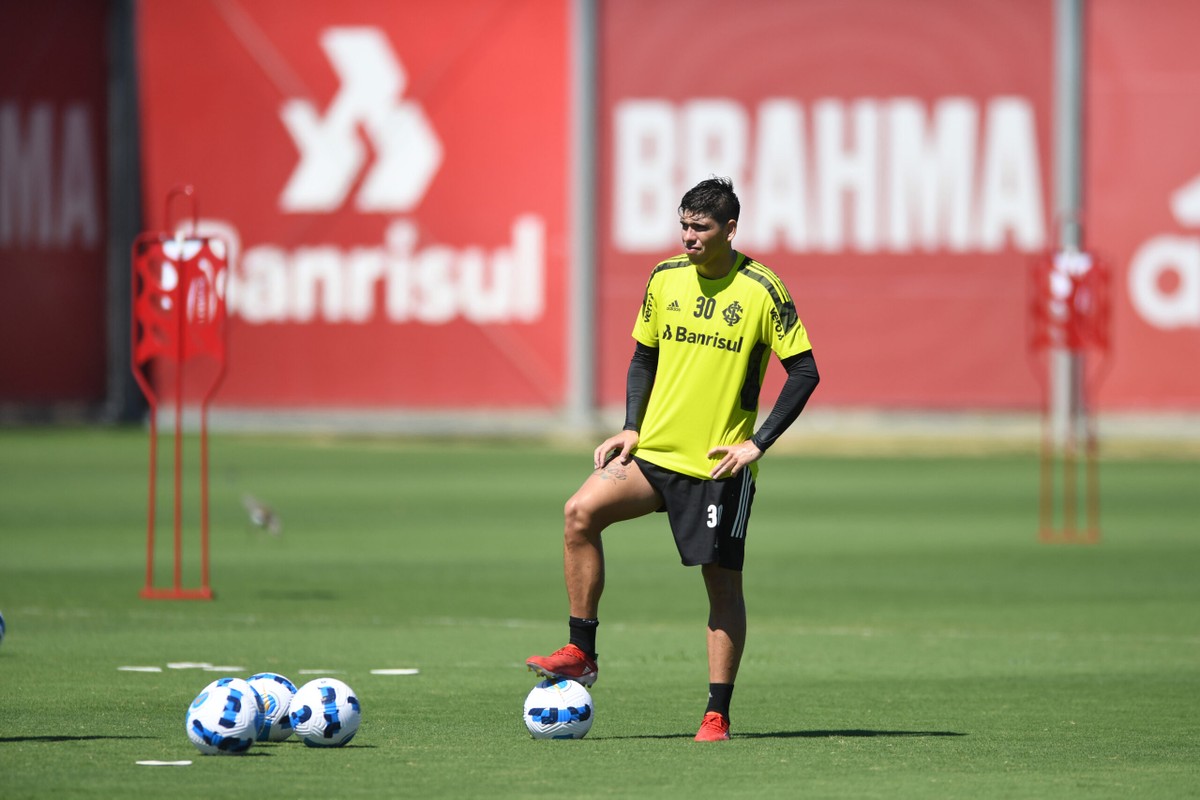 Vasco avança em conversa com o Inter e aguarda chegada de Carlos Palacios ao Rio - Globo.com